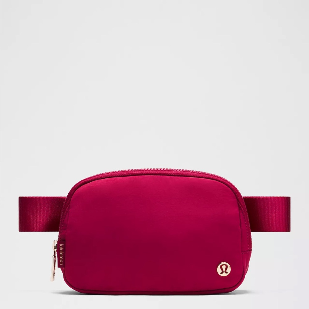 Lululemon Everywhere Belt Bag 1L- Berry Rumble
